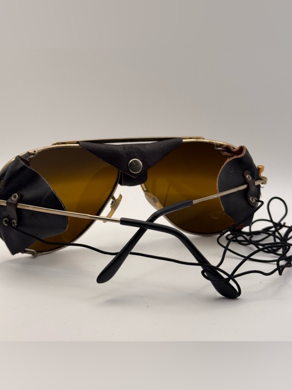 True Aviator 70s Shield Sunglasses - Gold Frame Brown Gradient Lenses Leather - Picture 4 of 15